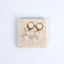 Boucles d’oreilles Simone – Perles Keshi blanches et chaîne délicate