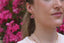 Boucles d’oreilles Margo – Fleur rose en résine et acier inoxydable