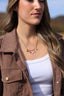 Collier Charlotte – Breloques fleuries, pierre de soleil et perles