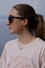 Collier Daisy – Fleur rose, perle d’eau douce et pierre de soleil