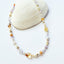 Collier Daphné – L’harmonie des pierres naturelles et des perles d’eau douce.