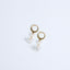 Boucles d’oreilles Simone – Perles Keshi blanches et chaîne délicate