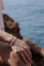 Bracelet Coralie – Petit cœur blanc et chaîne à maillons
