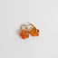 petite Margo- Boucles d’oreilles en acier inoxydable doré avec fleur effets nacre orange brulé.