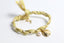 Bracelet Luzia – Soie tressée, perle de culture & breloque coquillage doré.