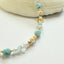 Collier Iséa – L’harmonie des pierres naturelles et des perles d’eau douce.