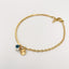 Bracelet en acier inoxydable doré avec breloques et pierres naturelles.