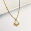 Collier Opaline – Chaîne dorée & pendentif nacré irisé