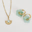 Collier doré avec pendentif soleil et pierre d’Amazonite.