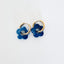 Boucles d’oreilles en acier inoxydable doré avec fleur effets nacre marine.
